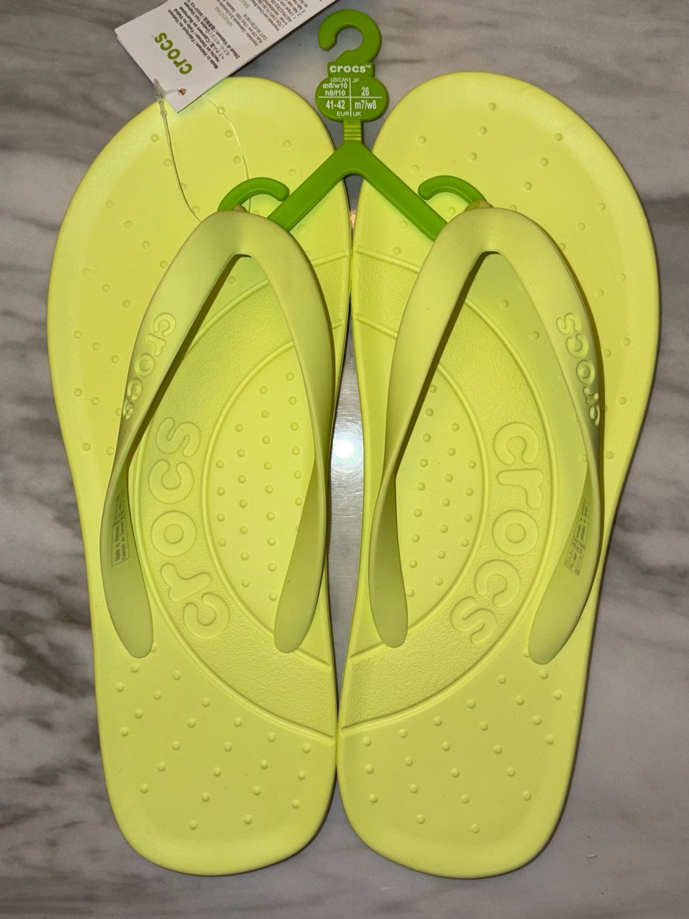 NWT Crocs Classic V2 Flip Flop Lime Green Chartreuse Sandals M8 W10 Unisex